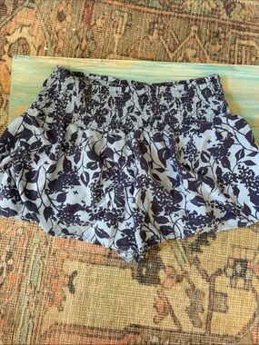 Smocked High-Waist Flowy Soho Lady brand shorts - size S